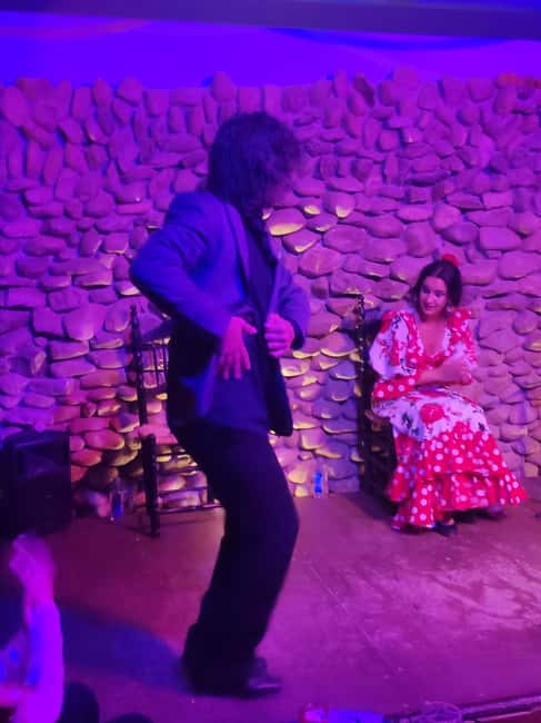 Malaga: Paella and Tapas Tour with The Best Flamenco Show - How wine, beer, and pacing work together