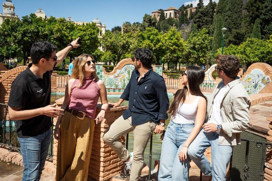 Málaga: Tapas, Wine & Rooftops Private Tour - Price and value: what $283 buys you in real terms