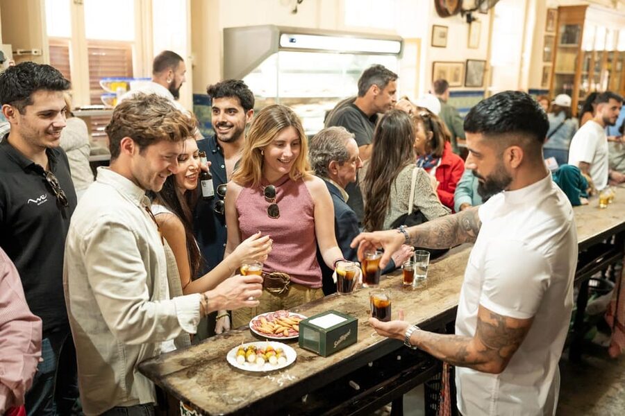 Málaga: Tapas, Wine & Rooftops Private Tour - The guided walk: Cathedral views plus port energy