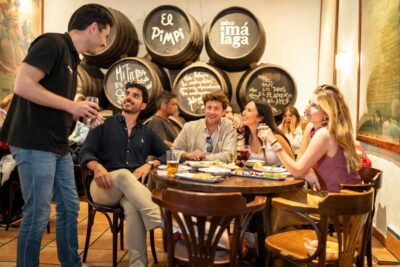 Málaga: Tapas, Wine & Rooftops Private Tour - Starting at Alameda Principal and how the meeting point actually works