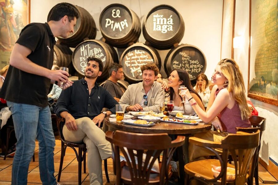 Málaga: Tapas, Wine & Rooftops Private Tour - Starting at Alameda Principal and how the meeting point actually works