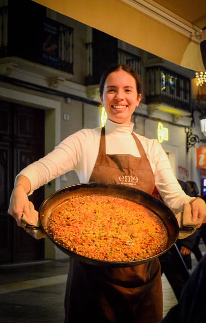 Málaga: Wine & Tapas Tour - Why the guides matter: the human side of the tasting