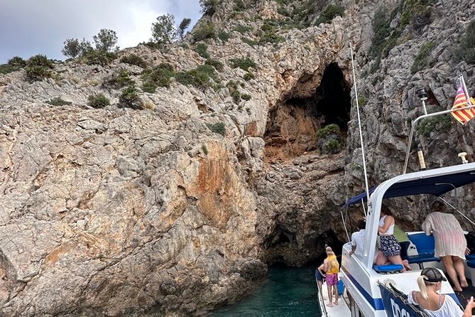 Mallorca Beach & Caves 4hr Boat Trip Drinks, Tapas, SUP & Snorkel - Tapas and drinks onboard: included value that actually matters