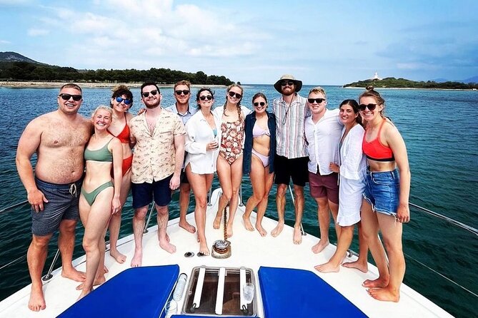 Mallorca Beach & Caves 4hr Boat Trip Drinks, Tapas, SUP & Snorkel - Group size and crew: why a max of 12 feels better
