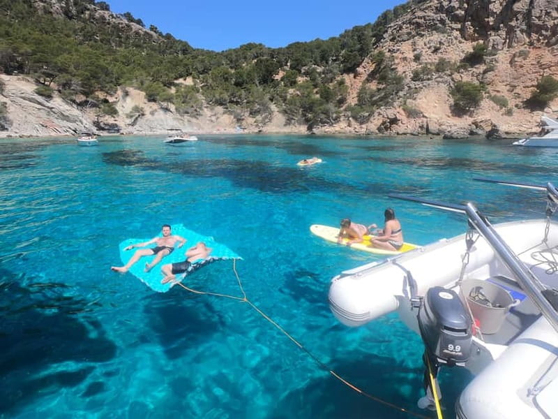 Mallorca: Catamaran Boat Tour with Tapas - Sailing vs. Anchored Time: How the Weather Changes the Day