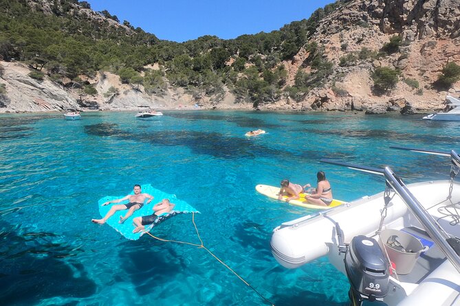 Mallorca Catamaran Tour with Tapas - small group - - Tapas On Board: What You Can Expect to Eat