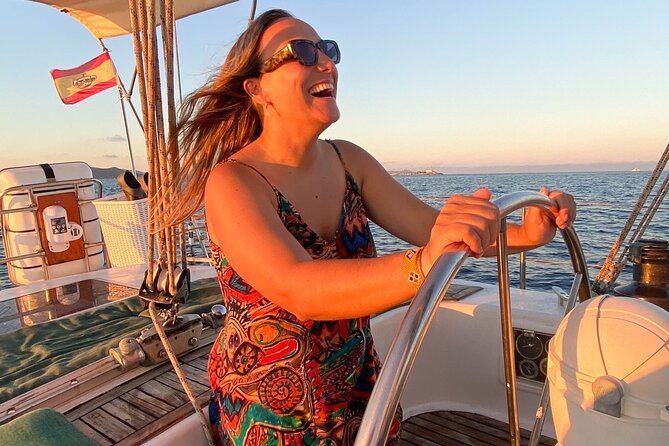 Mallorca Private Half-Day Sailing Experience with Tapas & Drinks - Tapas Lunch and Drinks Onboard: Meal as Part of the Sailing