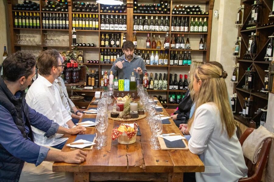 Marbella: Tour of the Old Town with Tapas & Wine - Languages, Group Energy, and What Makes This Tour Feel Personal
