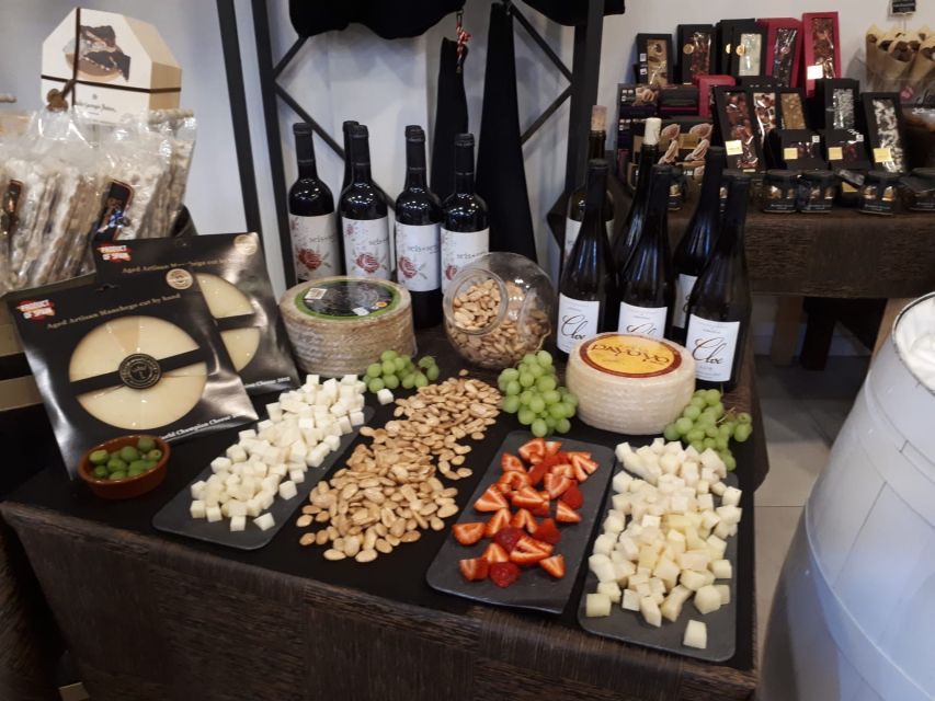 Marbella: Tour of the Old Town with Tapas & Wine - Olive Oil Tasting in the Historic Centre: How to Taste Like You Mean It