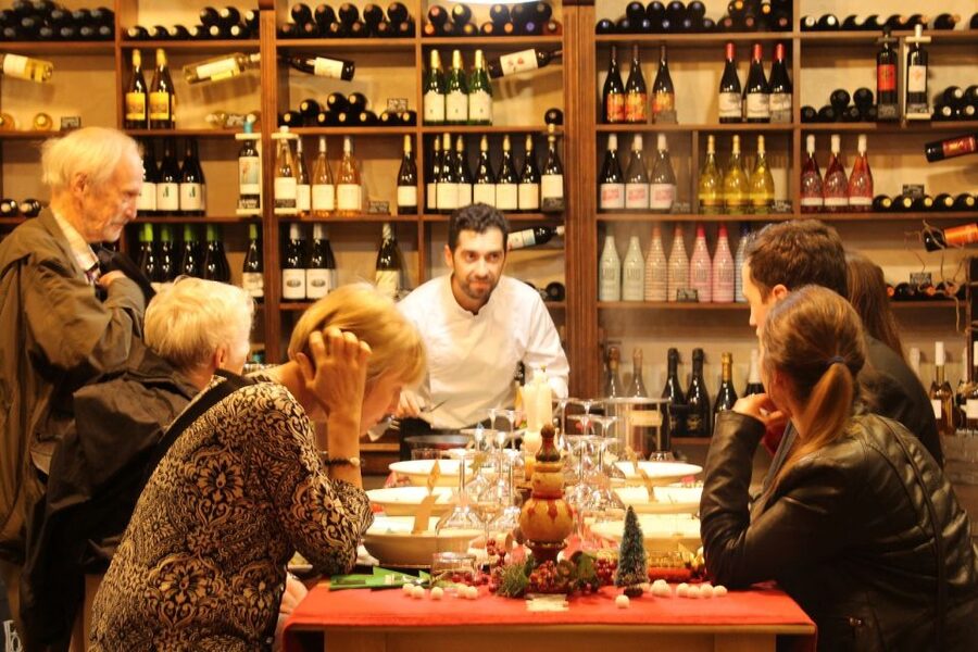 Marbella: Tour of the Old Town with Tapas & Wine - Tapas Restaurants and Drinks: How the Stops Actually Feel