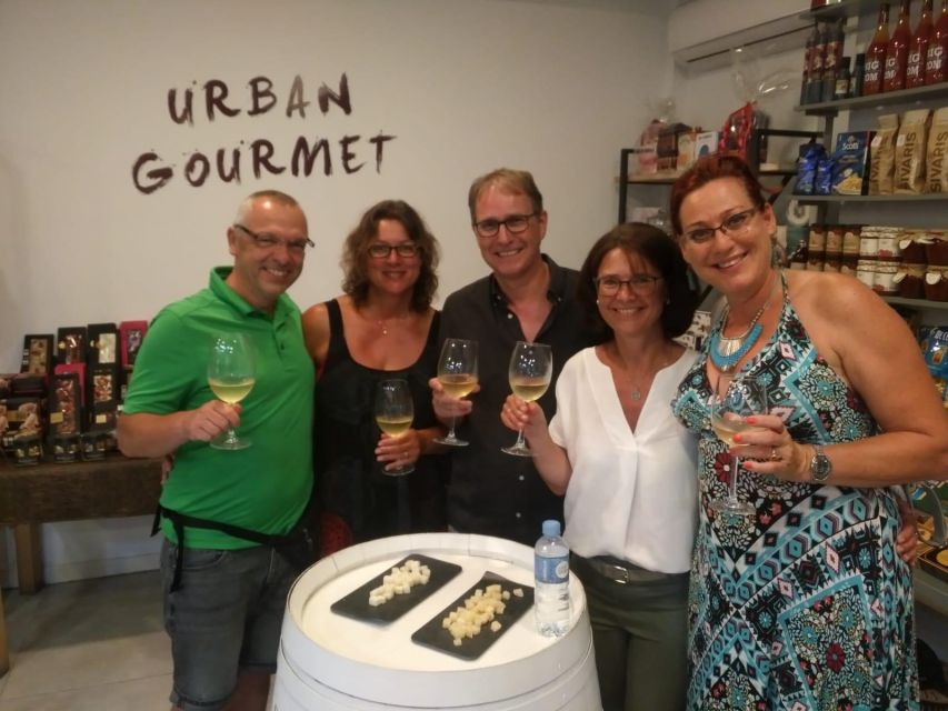 Marbella: Tour of the Old Town with Tapas & Wine - Photo Stops and Guided Sightseeing: More Than Just Walking