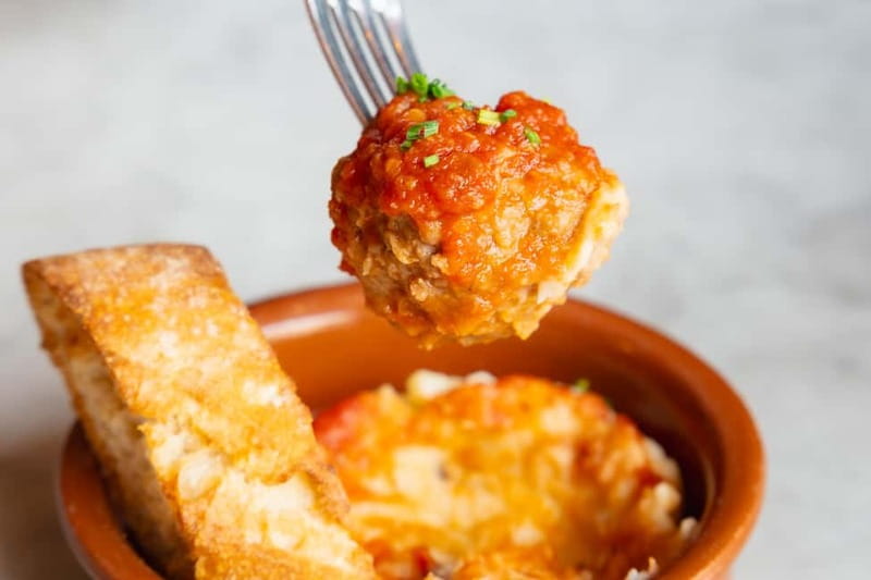 Palma de Mallorca: Gourmet Tapas and Wine Tour - Stop 2: Casa s’Oli (formerly Bar s’Oli 13) and the second tasting