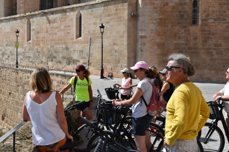 Palma de Mallorca: Guided Bicycle Tour with Tapas & a Drink - Who should book this Palma bike and tapas tour
