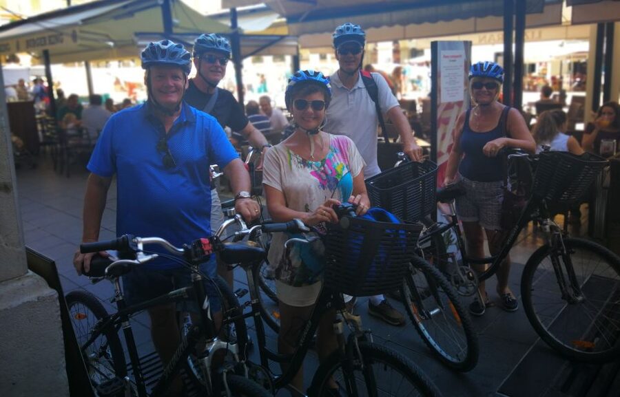 Palma de Mallorca: Guided Bicycle Tour with Tapas & a Drink - Old town lanes: narrow streets, patios, and Convent de Santa Clara