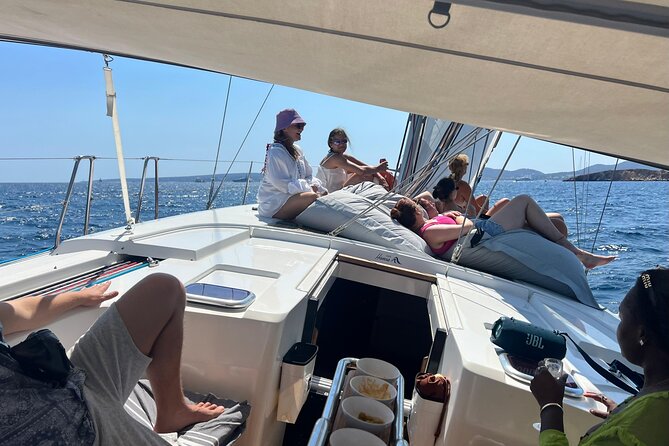 Palma de Mallorrca: Sailing tour with drinks, tapas & snorkeling. - Snorkeling and Paddle Boarding: What’s Included and What to Bring