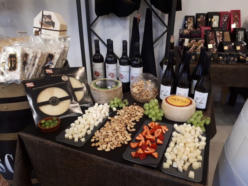 Palma Tour with Wine and Tapas Tasting - Languages, group setup, and how the guide shapes the day