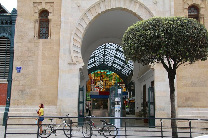 PREMIUM TAPAS TOUR: Paella, Market Tastings, and Winery - Drinks and pacing: learning the social side of Málaga
