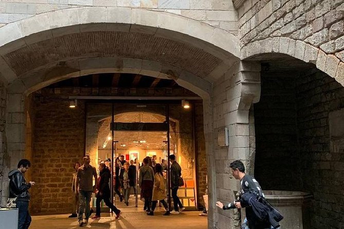 Private Barcelona Art and Tapas Walking Tour with Picasso Museum - Mediterranean Fish, Vegetables, and Meat: The Second Tasting Shift