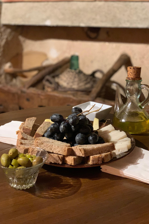 Private tour: Wine and tapas, experience real Mallorca - Homemade Mallorcan tapas: what pairing really means here