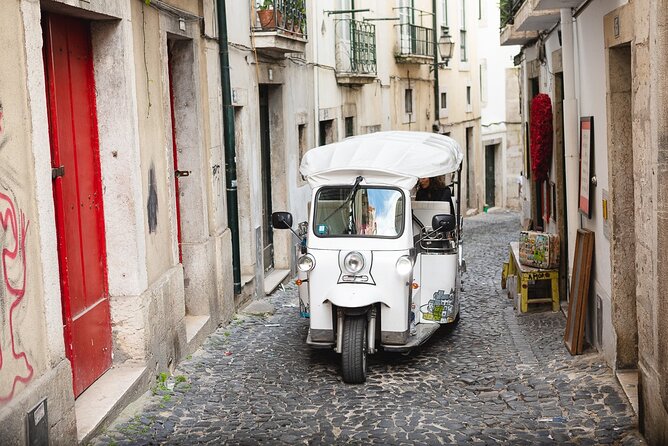 Private Tuktuk Tour with Portuguese Tapas and Wine - Tips to make this tour smoother for your group