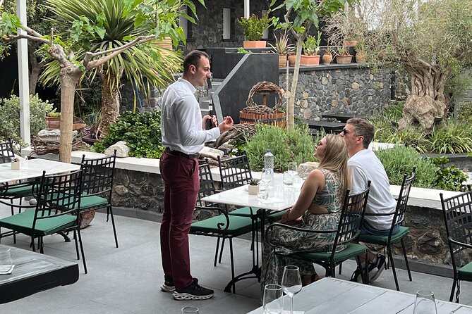 Private Wine Tour in 3 Wineries with 12 Wine Tastings and Tapas - The guide and driver: private, calm, and well-timed
