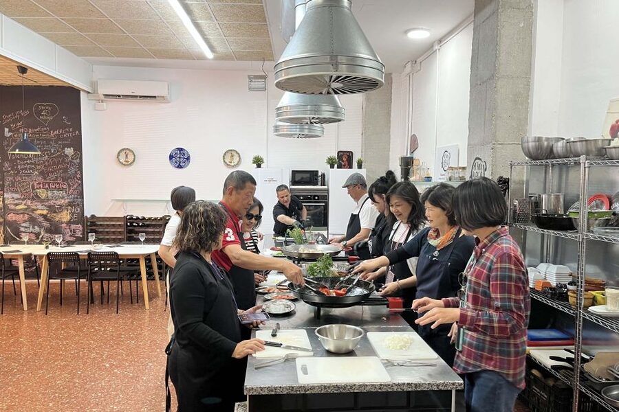 Real Paella Cooking Class – Market Visit & Sangría Workshop - Who should book this paella class (and who might skip it)
