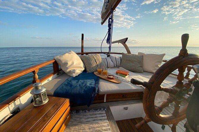 Sail tour tapas day charter boat trip private sailing pirate - Palma Bay from an authentic pirate sailboat