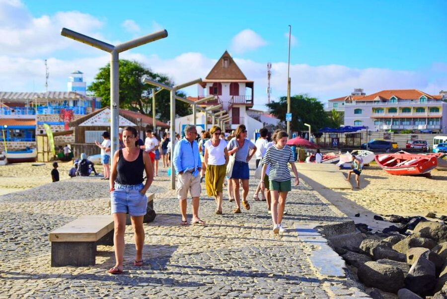 Sal island: Santa Maria city tour, street art and tapas - Guide quality: why people keep praising the experience