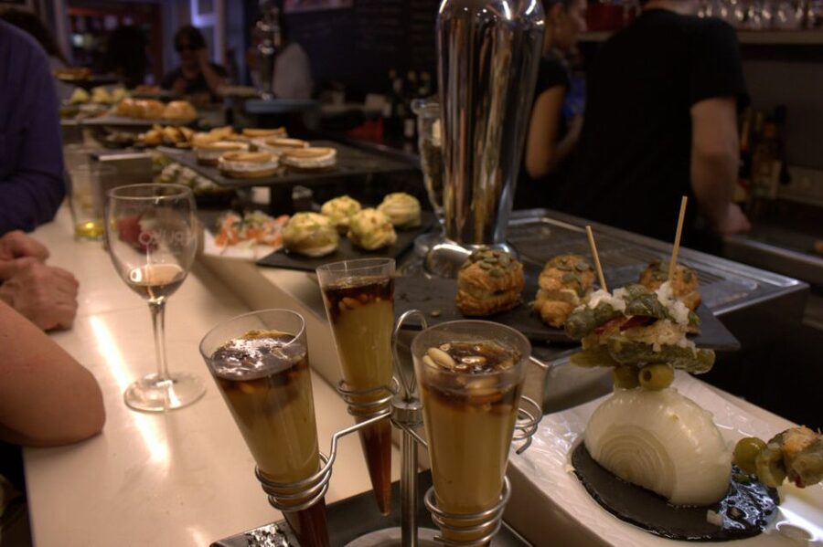 San Sebastian: Private Pintxos Basque -Tapas Tour - Meeting in the Old Quarter and getting your bearings fast