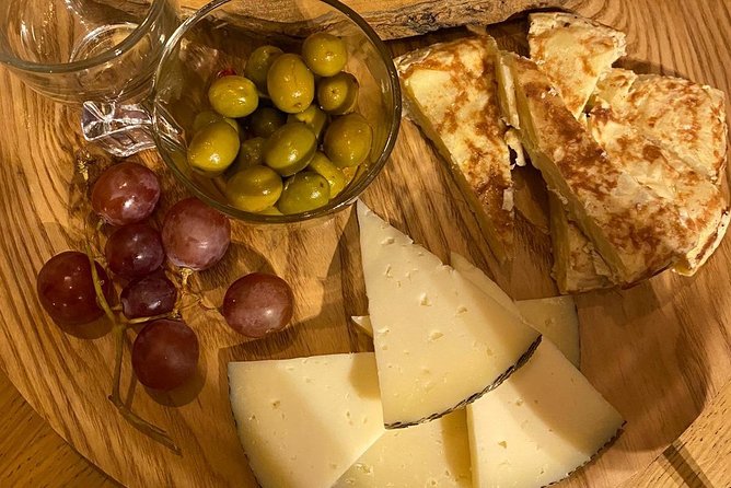 Sangria Cultural Workshop with Tapas - Tapas That Keep the Evening Moving: Olives to Patatas