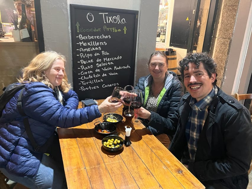 Santiago: Guided Foodie Tour with Drinks, Tapas & Live Music - Market Stops on Monday to Saturday: Context without losing the evening