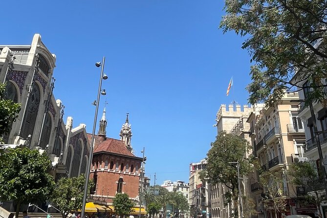 Savor Spain: Your Ultimate Tapas Tour Guide - The “Old Town + monuments” part: why it makes the food taste better