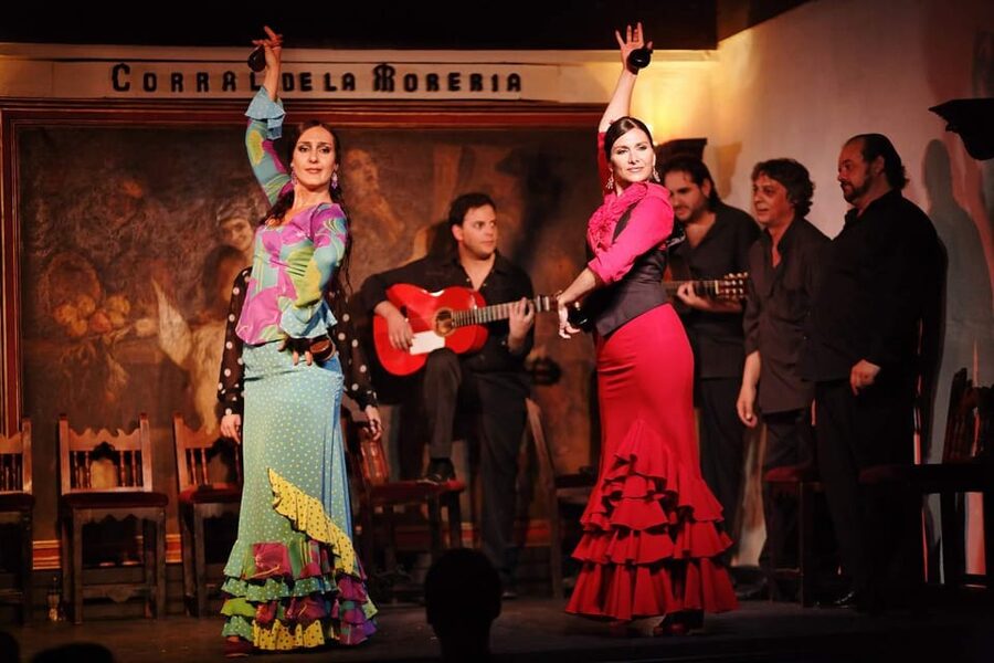 Seville: Half-Day Flamenco & Tapas Night - The Seville stroll stops: small photo moments with big atmosphere