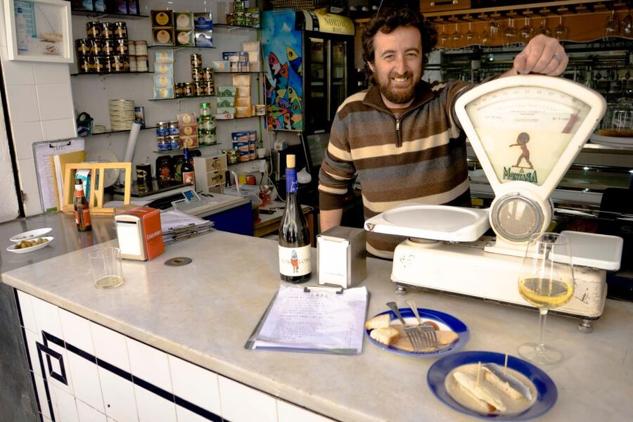 Seville: Morning Market & Tapas Tour - Street Food and Wine Tasting at Feria Market: The Local Pace, Not a Script
