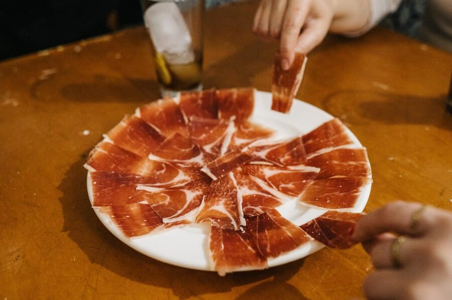 Seville: Private Tapas & History Tour in Triana Neighborhood - Bar Bistec: Longer Sit-Down Energy with Beer or Wine