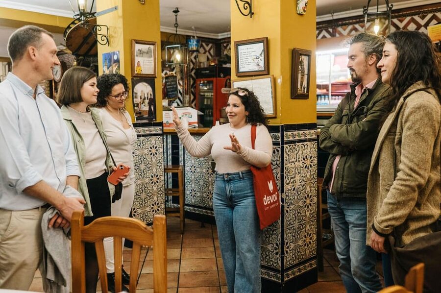 Seville: Private Tapas & History Tour in Triana Neighborhood - Meeting at Los Especiales by Puente de Isabel II