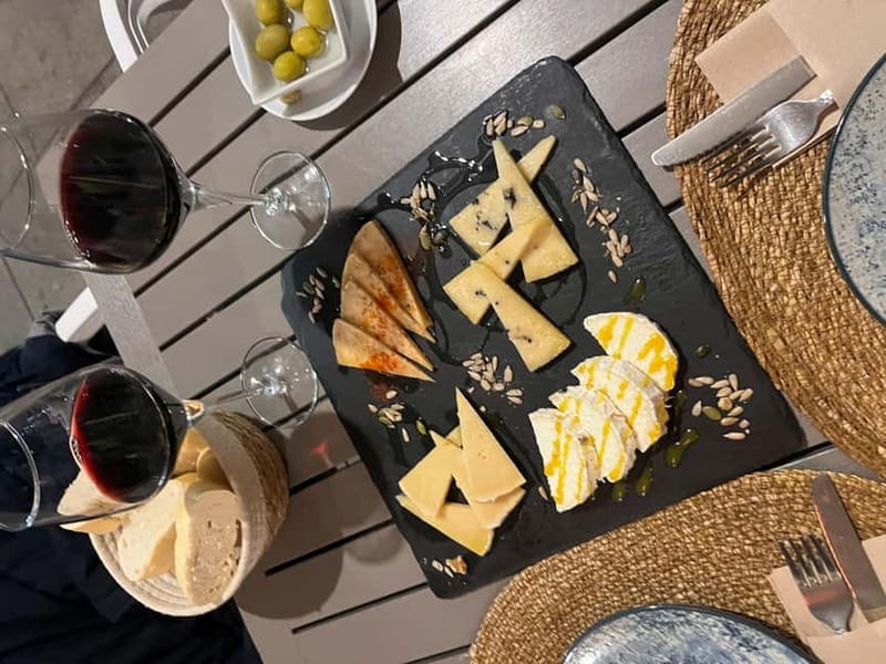 Seville: Secret Food Tour with Tapas and Drinks - What the guide’s style adds to the food