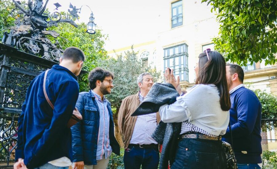 Seville: Small Group Jewish Quarter Tour with Tapas & Drinks - Santa Cruz Square and Jardines de Murillo: Peace and Tension in the Same View