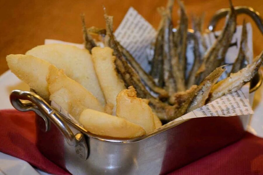 Seville: Tapas Dinner and Flamenco Show - The short walk to the tablao: why location and timing matter