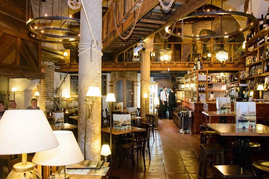 Seville: Tapas Dinner and Flamenco Show - Dinner at Petit Comite in the Arenal quarter: what the meal really looks like