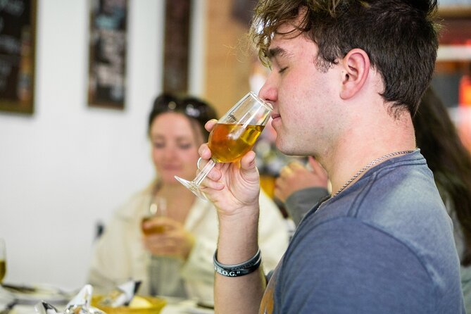 Seville: Triana Market Tapas Tour - Weather and group size: what can change in Seville