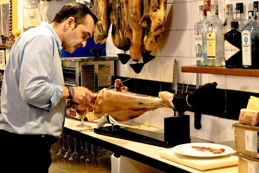 Seville: Wine and Gourmet Tapas Tour - Should You Book This Seville Wine and Gourmet Tapas Tour?