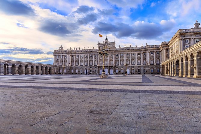 Skip-the-line Madrid Royal Palace with tapas tasting & Retiro Park - Meeting at Puerta de Alcalá: where your Madrid morning begins