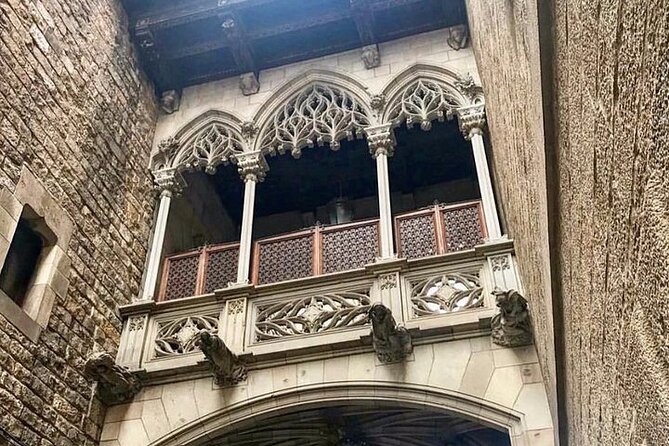 Small Group Barcelona Walking Tour, Flamenco Show & Tapas Dinner - Flamenco in a 17th-century castle: what to expect from the show