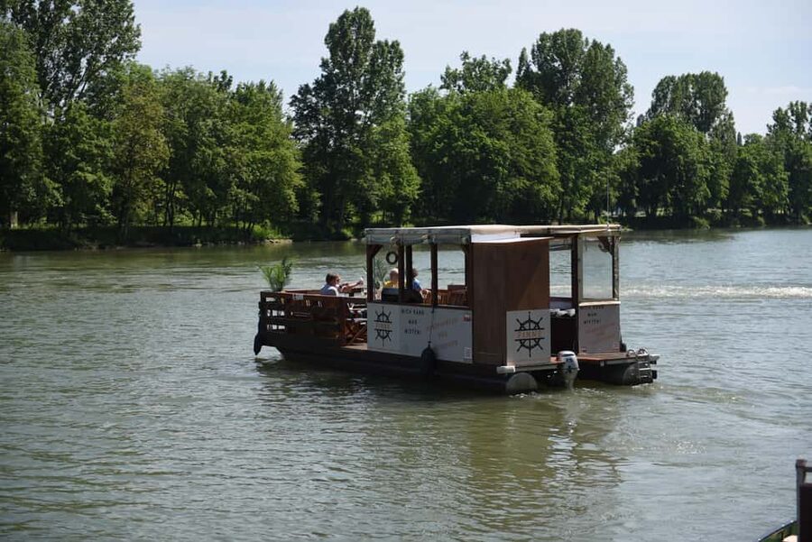 Stuttgart: Exklusive Floßboote Finne & Fischle - Meeting at Riverhouse: Getting Ready to Float