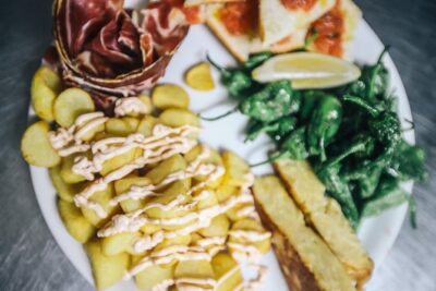 Tapas and Flamenco Evening - Travellers Nest Bar meetup: quick start in Ciutat Vella