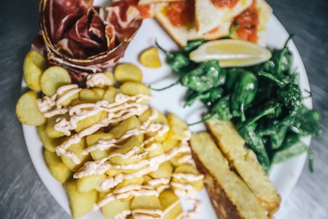 Tapas and Flamenco Evening - Travellers Nest Bar meetup: quick start in Ciutat Vella