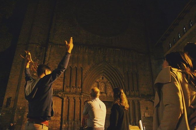 Tapas and Wine Walking Tour in Barcelona - A 6:30 PM tapas crawl that starts in the Gothic Quarter
