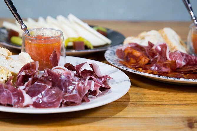 Tapas Dinner and Flamenco Show in Valencia - Dinner at 7pm: what you actually get (and why the small restaurant matters)
