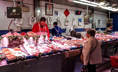 TAPAS GASTRONOMIC TOUR - Starting in Plaça de Manises and Getting Your Bearings